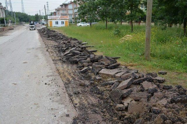 Kartepe Ataevler Mahallesi’nde Kaldırım Düzenlemesi