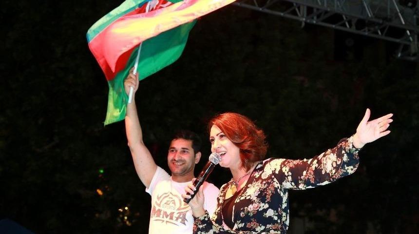 Ramazan Sokağında Azerbaycan R&uuml;zgarı Esti