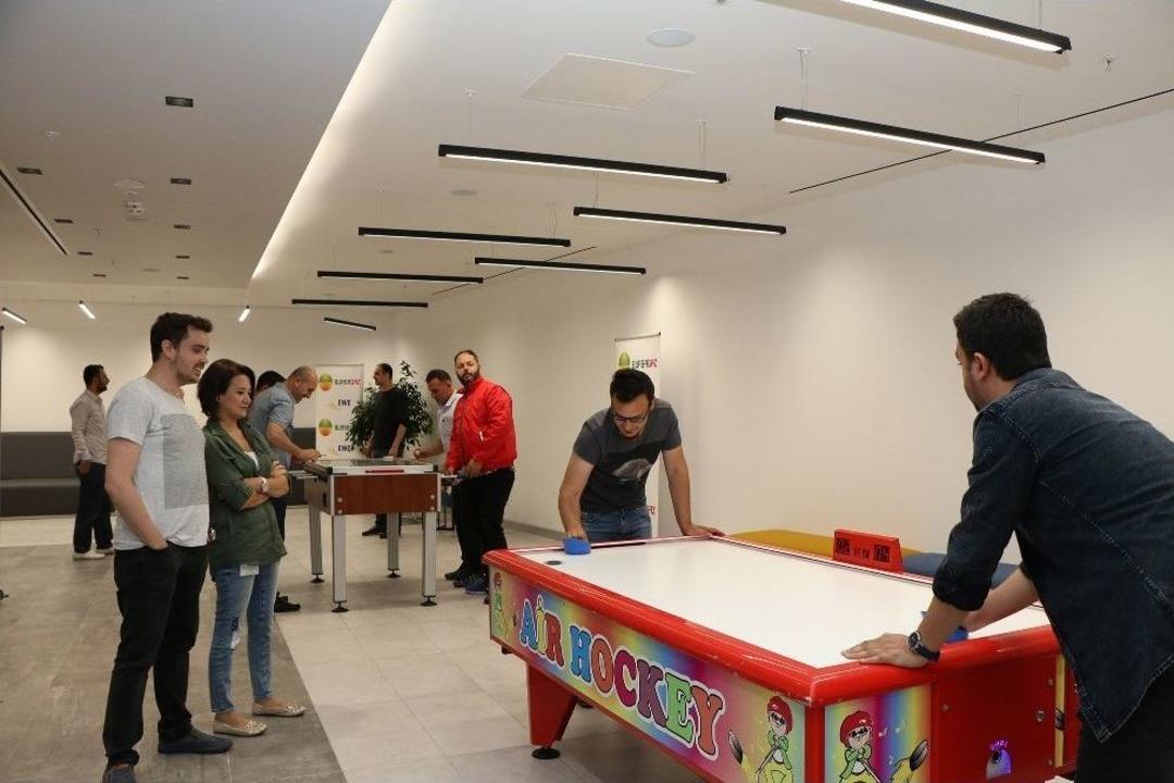 Babalar &Ccedil;ocukluğuna D&ouml;nd&uuml;