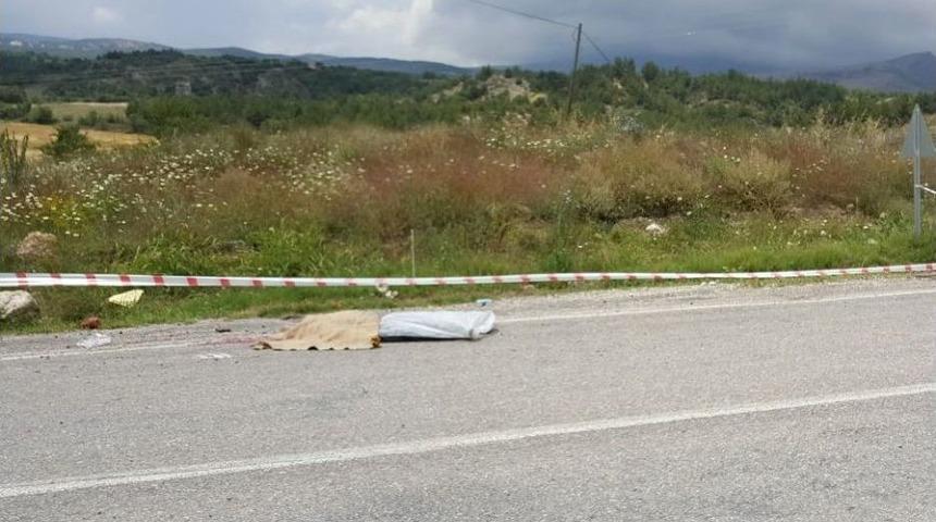 Kontrolden &Ccedil;ıkan Trakt&ouml;r Şarampole Yuvarlandı: 1 &Ouml;l&uuml;