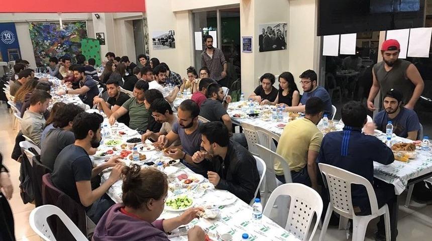 Şehrin Gen&ccedil;lik Noktasında Sahur Sevinci