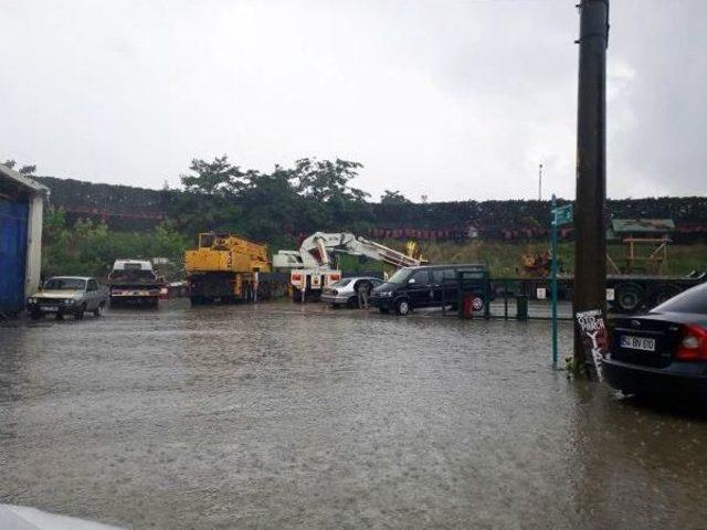 Sakarya'da Yağmur Su Baskınlarına Yol Açtı