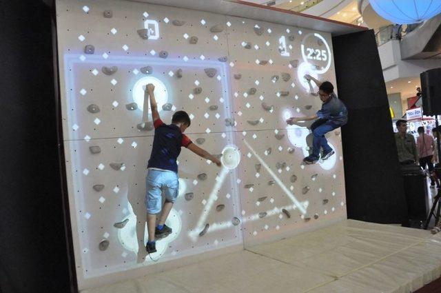 Babalarına Hediyeyi Yarışarak Aldılar 2