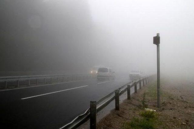 Bolu Dağı'nda Sis Ulaşımı Yavaşlattı