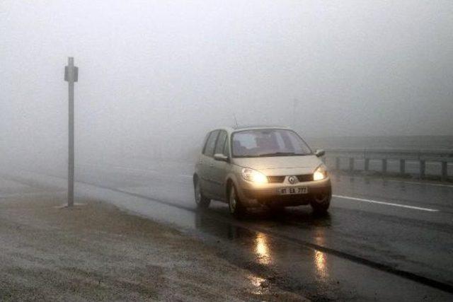 Bolu Dağı'nda Sis Ulaşımı Yavaşlattı