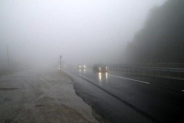 Bolu Dağı'nda Sis Ulaşımı Yavaşlattı