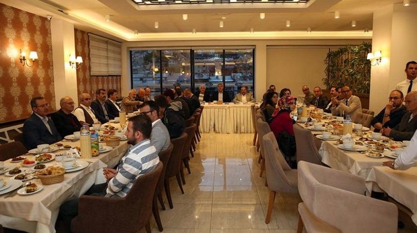 Vali Ustaoğlu, Gazeteciler Cemiyetinin İftarına Katıldı