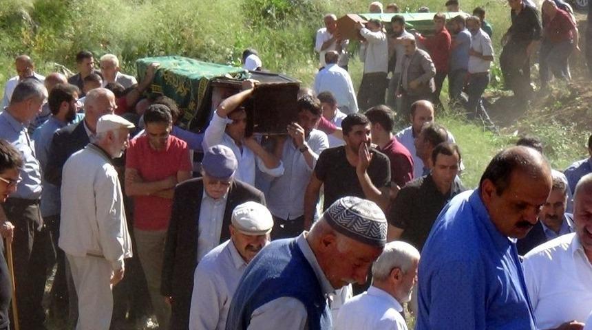 Zap Suyundaki Kazada Hayatını Kaybedenler Toprağa Verildi
