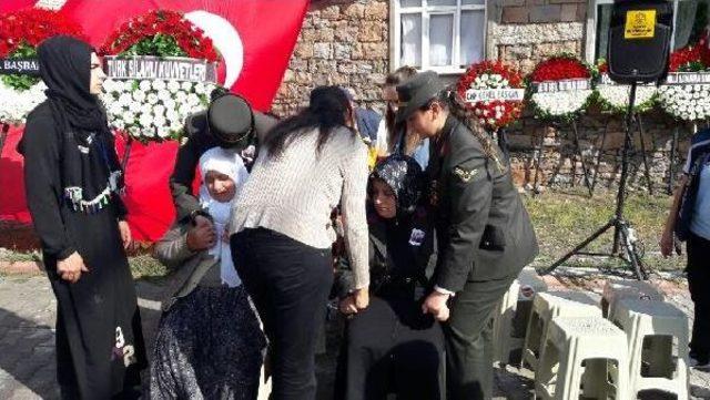 Şehit Uzman Çavuş Erol'un Cenazesi Konya'ya Getirildi (2)