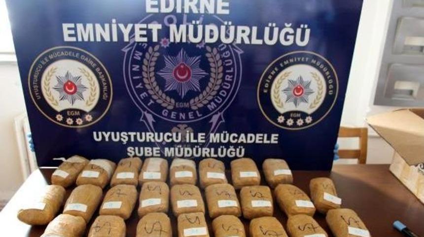 Sahte Eroin Satmak Isteyen &Ccedil;ete &Ccedil;&ouml;kertildi