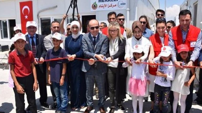 Başbakan Yıldırım'ın Kardeşi, Kızı Ve Gelini, Suriyelilerle Iftar Yaptı