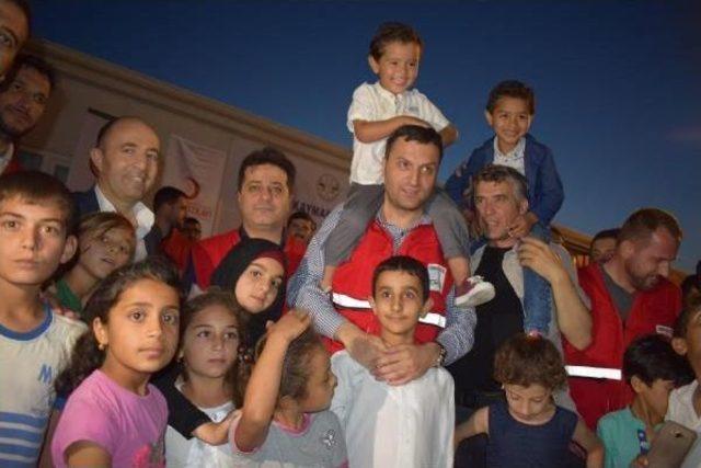Başbakan Yıldırım'ın Kardeşi, Kızı Ve Gelini, Suriyelilerle Iftar Yaptı