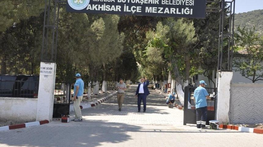 Mezarlıklarda Bayram Hazırlığı