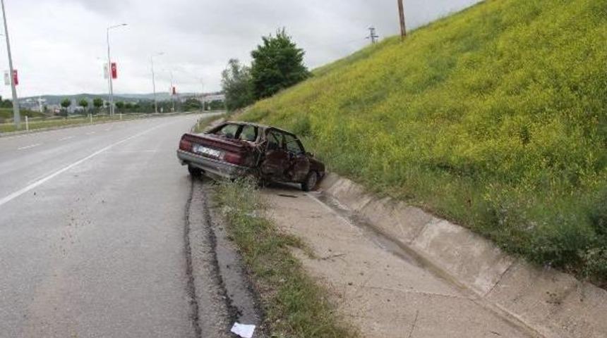 Samsun'da Iki Otomobil &Ccedil;arpıştı: 1 &Ouml;l&uuml;, 6 Yaralı
