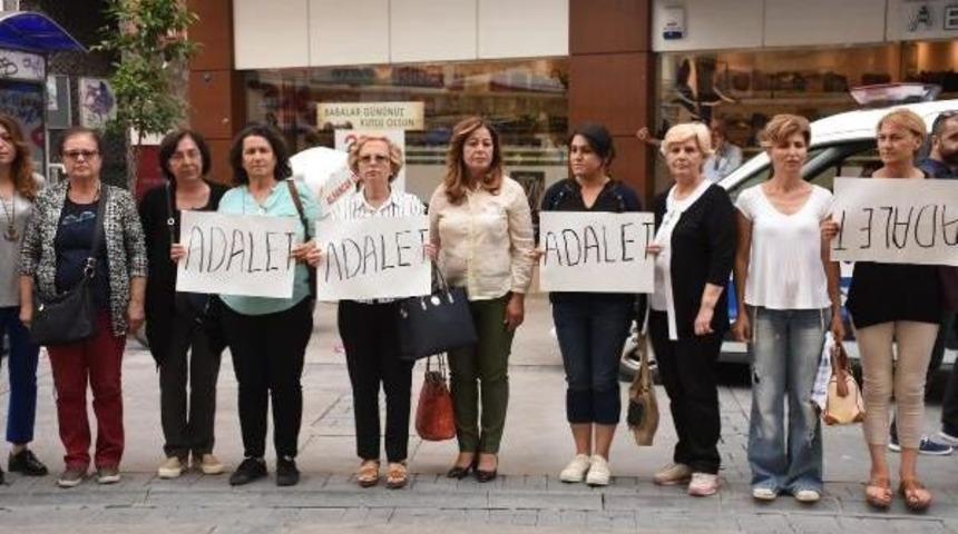 İzmir'de 'adaleti D&uuml;ş&uuml;nmek I&ccedil;in Duralım' Eylemi