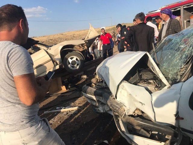 Şanlıurfa’da Otomobiller Kafa Kafaya Çarpıştı: 7 Yaralı