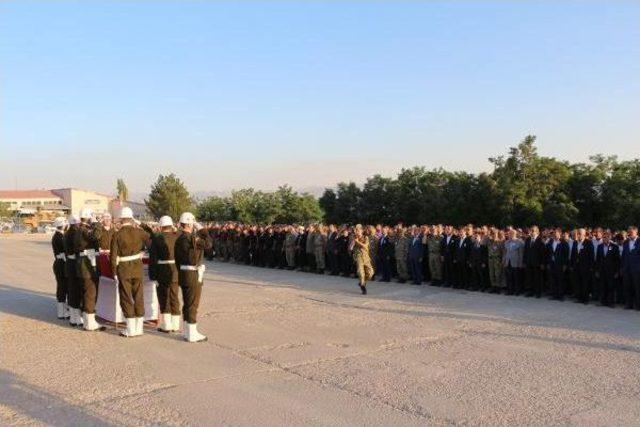Şehit G&uuml;venlik Korucusu T&ouml;renle Son Yolculuğuna Uğurlandı 1