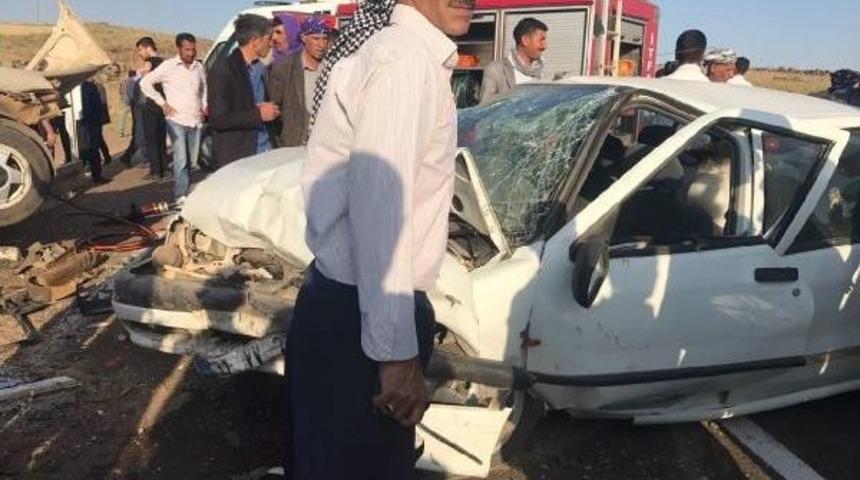 Siverek&rsquo;Te Iki Otomobil &Ccedil;arpıştı: 7 Yaralı