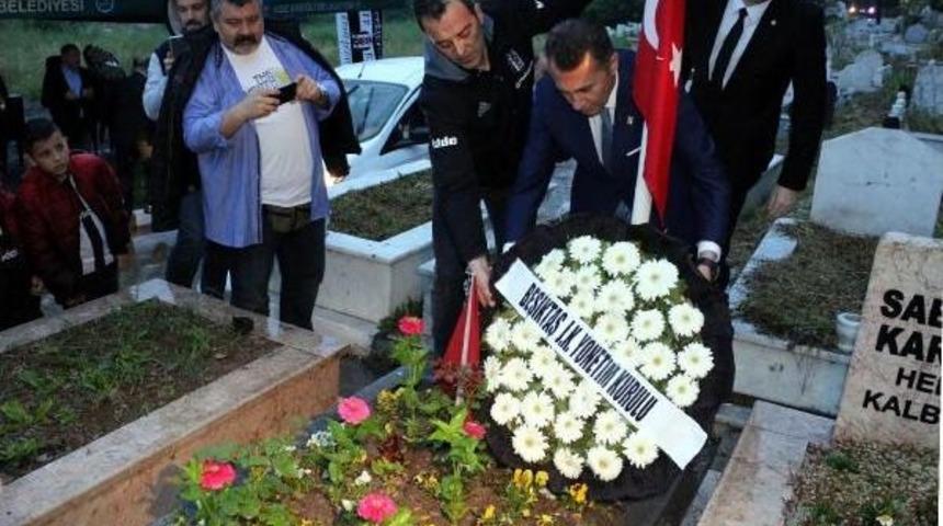 Beşiktaş, Şehit Emniyet M&uuml;d&uuml;r&uuml;n&uuml;n Mezarına Şampiyonluk Kupasını G&ouml;t&uuml;rd&uuml;
