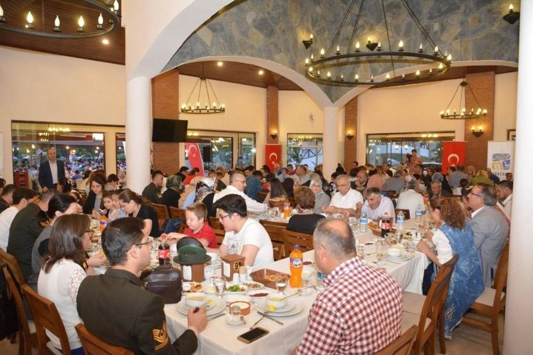Karacabey&rsquo;de Şehit Ve Gazi Aileleri İftarda Buluştu