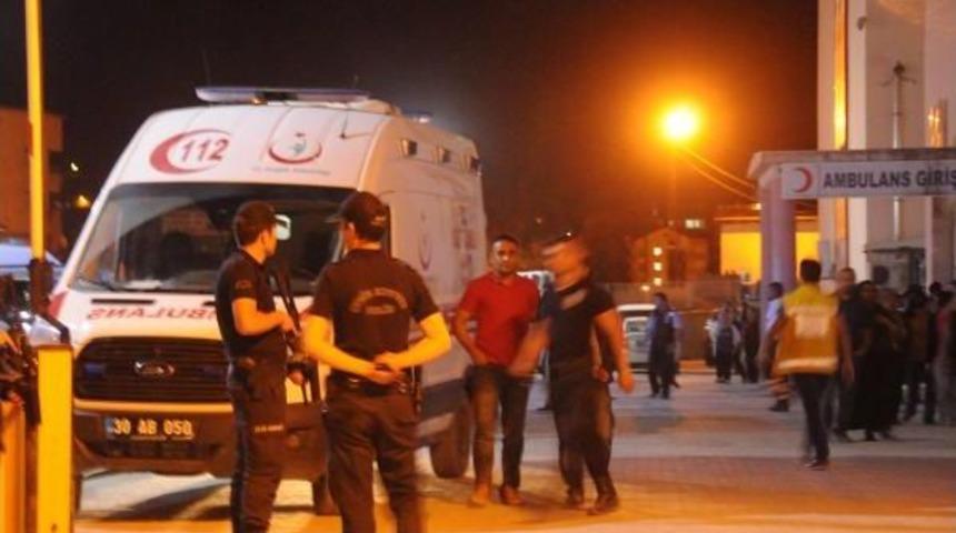 Hakkari'de Askeri Konvoya Roketli Saldırı: 1 Y&uuml;zbaşı Şehit , 5 Yaralı