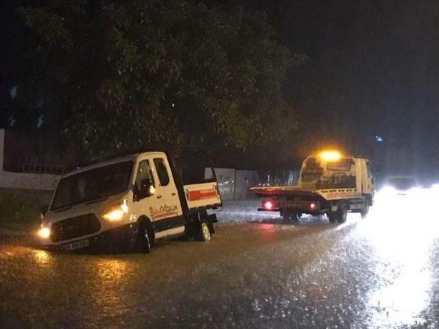 Sakarya'da Yağmur Su Baskınlarına Yol Açtı (3)