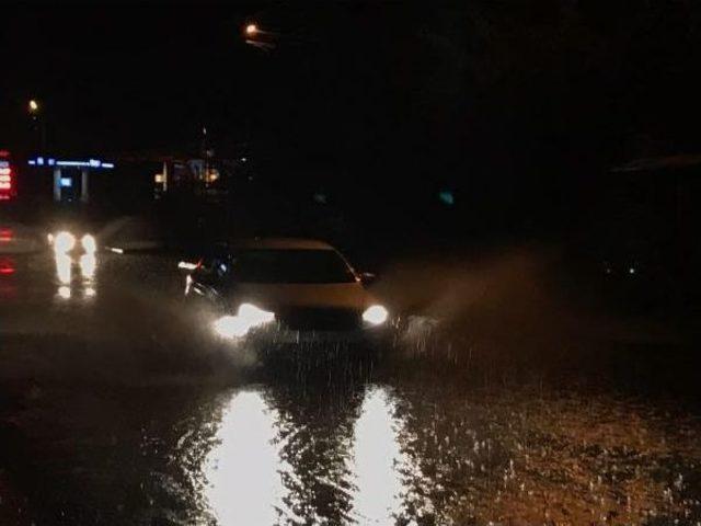 Sakarya'da Yağmur Su Baskınlarına Yol Açtı (3)