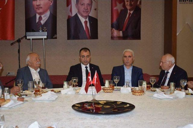 Vali Toprak Basın İle İftarda Buluştu 1