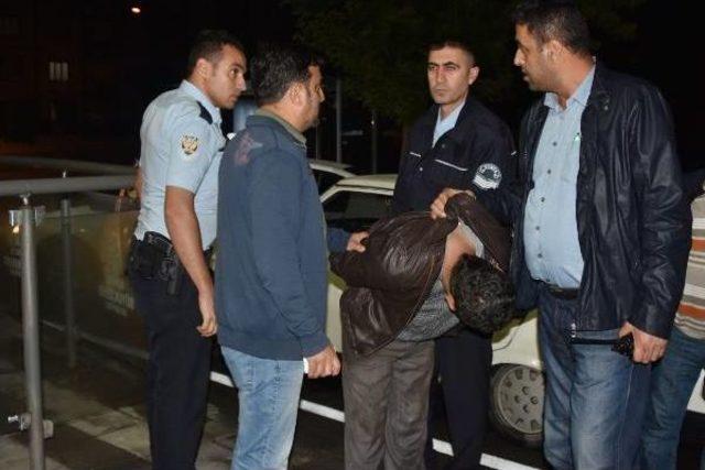 Kaçtığı Otomobille Polis Aracına Çarpan Rögar Kapağı Hırsızı Yakalandı