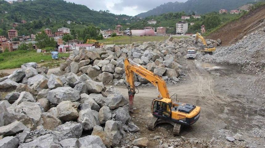 Dağı Delip Taşı &Ccedil;ıkartıyor, Yurt Dışına İhra&ccedil; Ediyor
