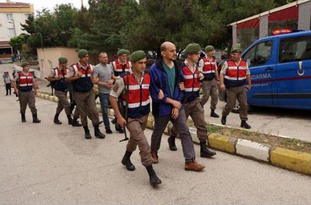 Firari Fetö'cülerin Yunanistan'a Kaçarken Yakalanan Eşleri Tutuklandı