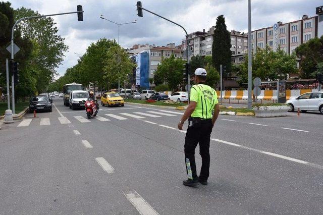 Kusurlu Araç Ve Sürücülere Geçit Yok