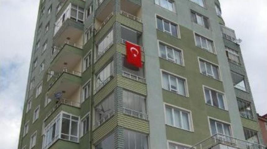 Şehit Y&uuml;zbaşı &Uuml;&ccedil;&ouml;z'&uuml;n Eşine Acı Haber G&ouml;rev Yeri Kayseri&rsquo;De Verildi