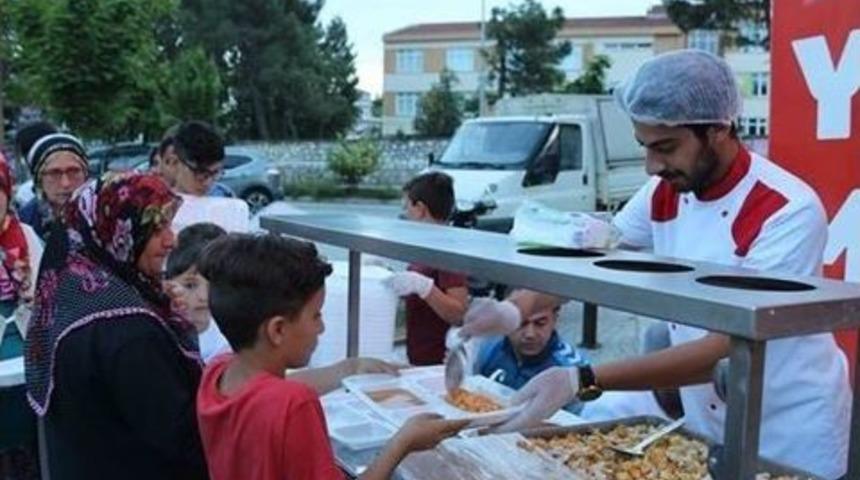 Aynı Sofrada Olmanın Mutluluğu Yaşanıyor