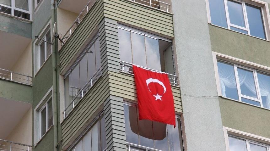 Şehit Eşine Acı Haber Ulaştı