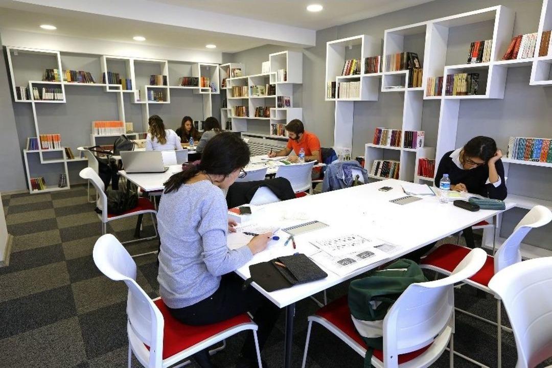 Buca&rsquo;nın 5 Yıldızlı Gen&ccedil;lik Merkezine 14 Bin &Uuml;ye