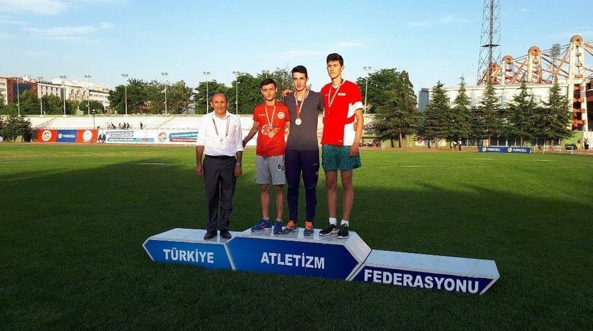 1.97 Atlama Derecesiyle Şampiyon Oldu