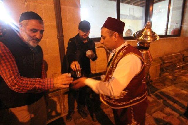 Bayburt Belediyesi’nden Osmanlı Şerbeti İkramı