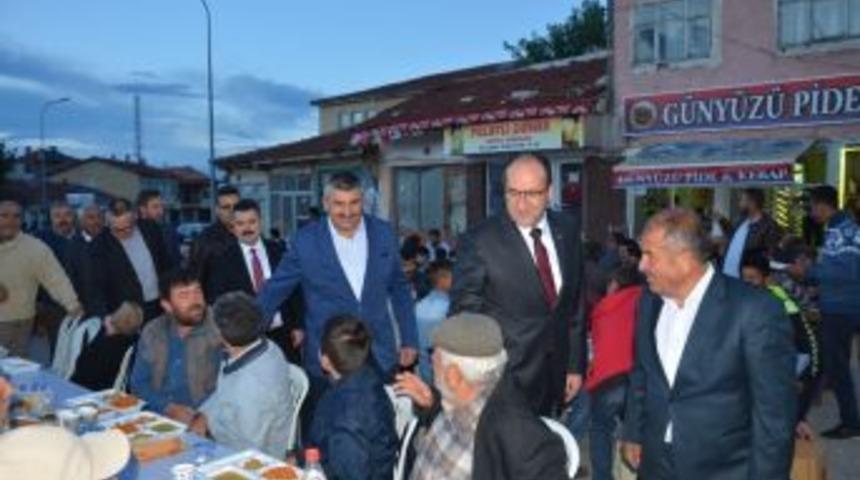 Başkan D&uuml;ndar &Uuml;nl&uuml; G&uuml;ny&uuml;z&uuml;&rsquo;nde İftara Katıldı