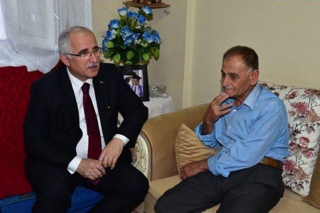 Vali Tuna İftarda Şehit Ailesine Konuk Oldu 1