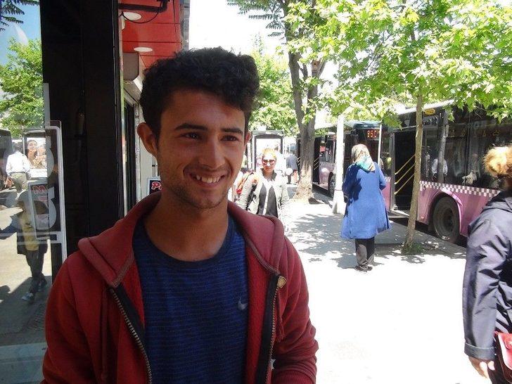 (özel Haber) Boksör Olabilmek İçin Mendil Satıp Para Biriktiriyor G5