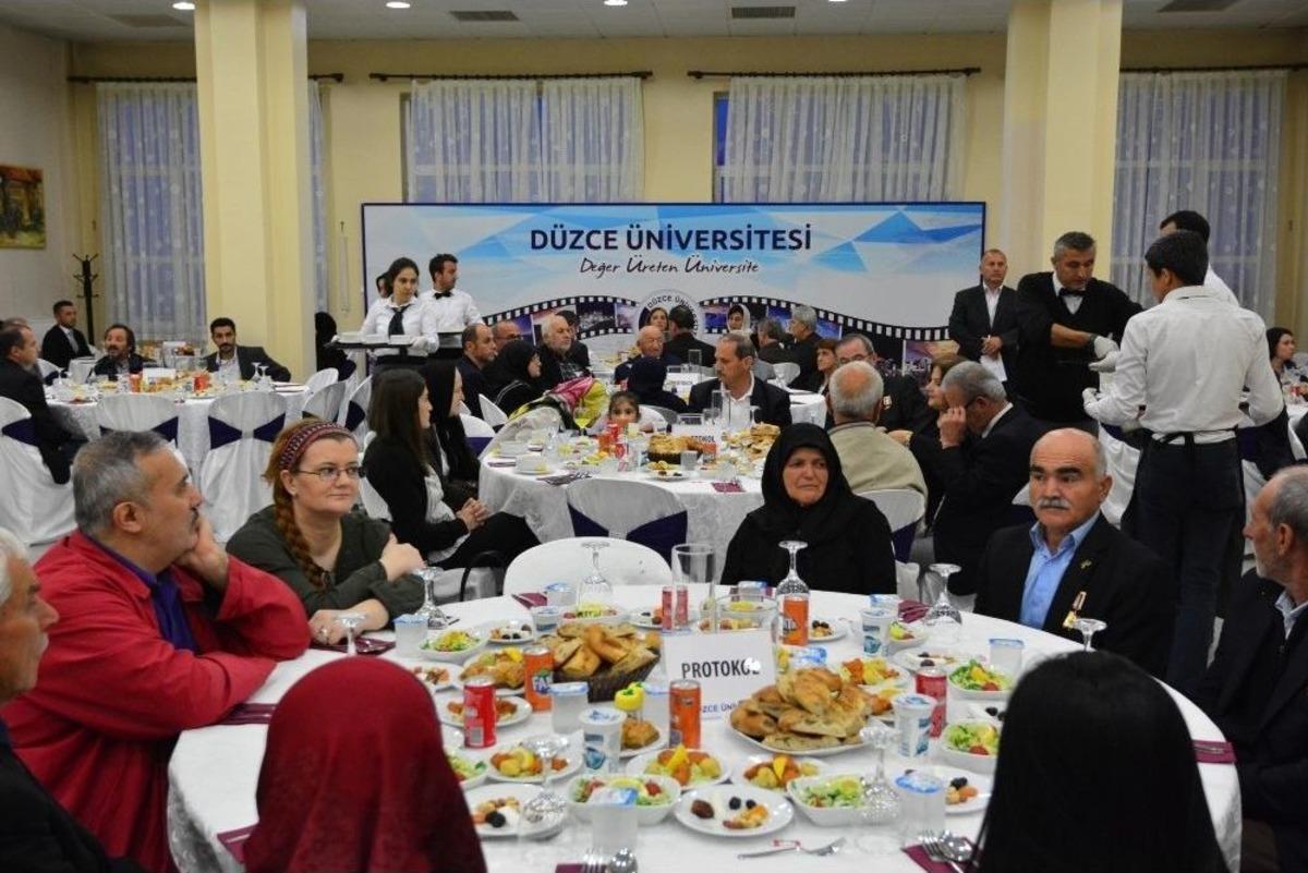D&uuml;zce &Uuml;niversitesinin D&uuml;zenlediği İftar Programı Birlik Ve Beraberliğe Vesile Oldu