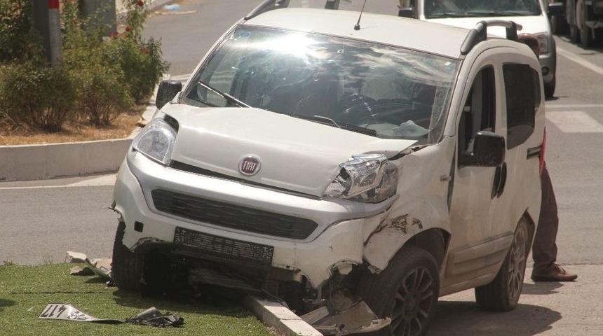 Elazığ&rsquo;da Trafik Kazası:2 Yaralı