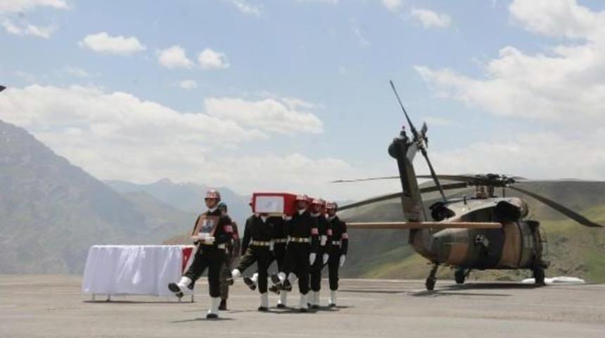 Şehit Y&uuml;zbaşı &Uuml;&ccedil;&ouml;z, T&ouml;renle Uğurlandı