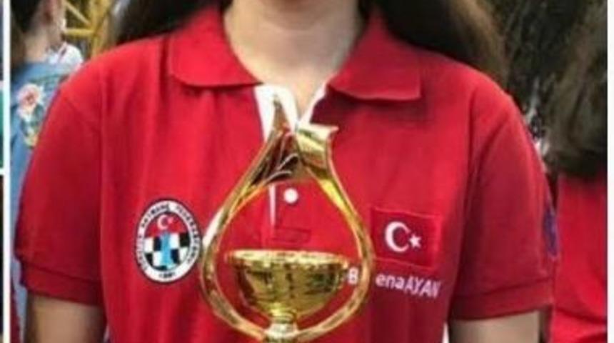 Mersinli &Ouml;ğrenci Avrupa Satran&ccedil; Şampiyonu Oldu