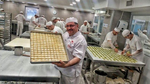 (özel Haber) Ünlü Baklavacı Nadir Güllü’den Ramazan Bayramına Özel Baklava Tarifi