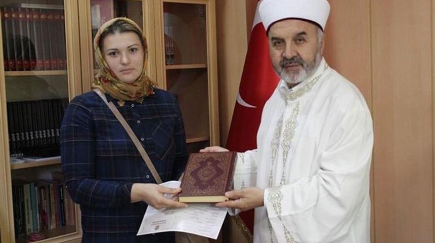 Moldovalı Gelin Ramazan&rsquo;ın Maneviyatından Etkilenerek M&uuml;sl&uuml;man Oldu