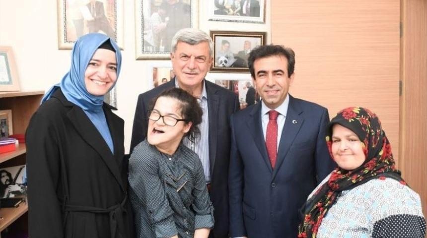 Engelli G&uuml;lşah&rsquo;a Bakan Bet&uuml;l Sayan Kaya&rsquo;dan S&uuml;rpriz Ziyaret