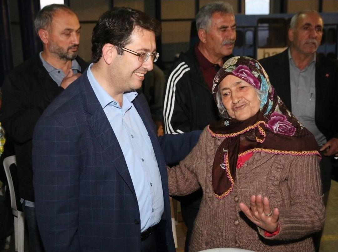 Aksaray Belediyesinin Toplu İftarları S&uuml;r&uuml;yor