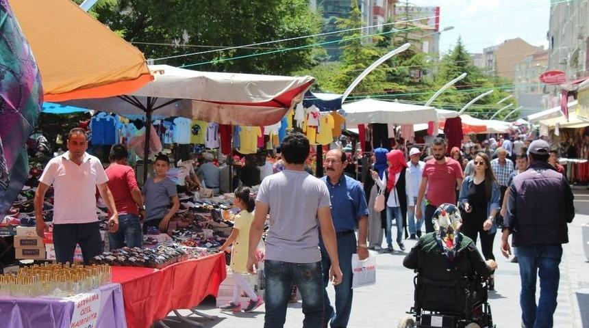 Ramazan&rsquo;da &Ccedil;arşı Bayrama Hazır
